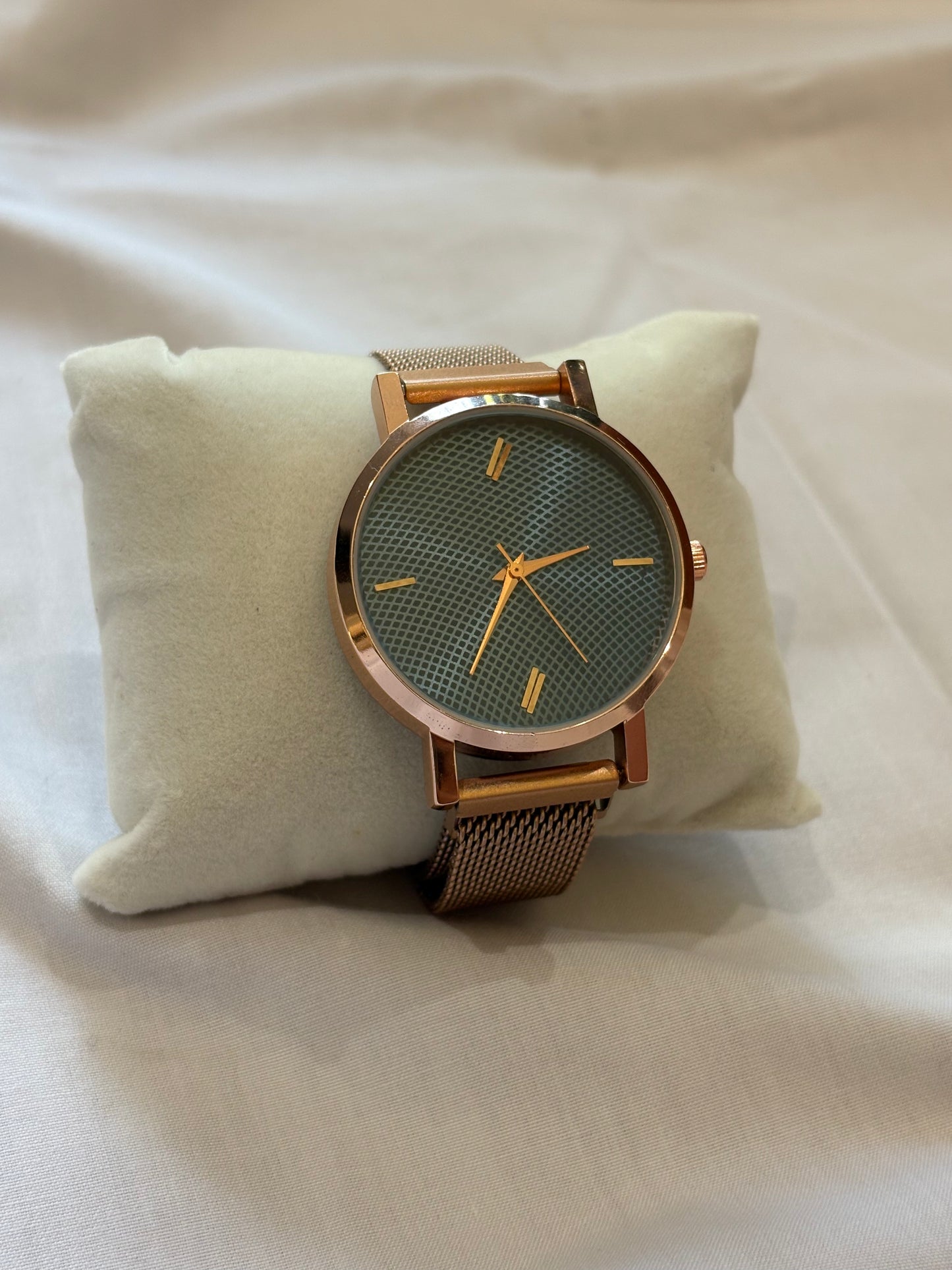 Royal Green Elegance with Magnetic Belt Gold Finish